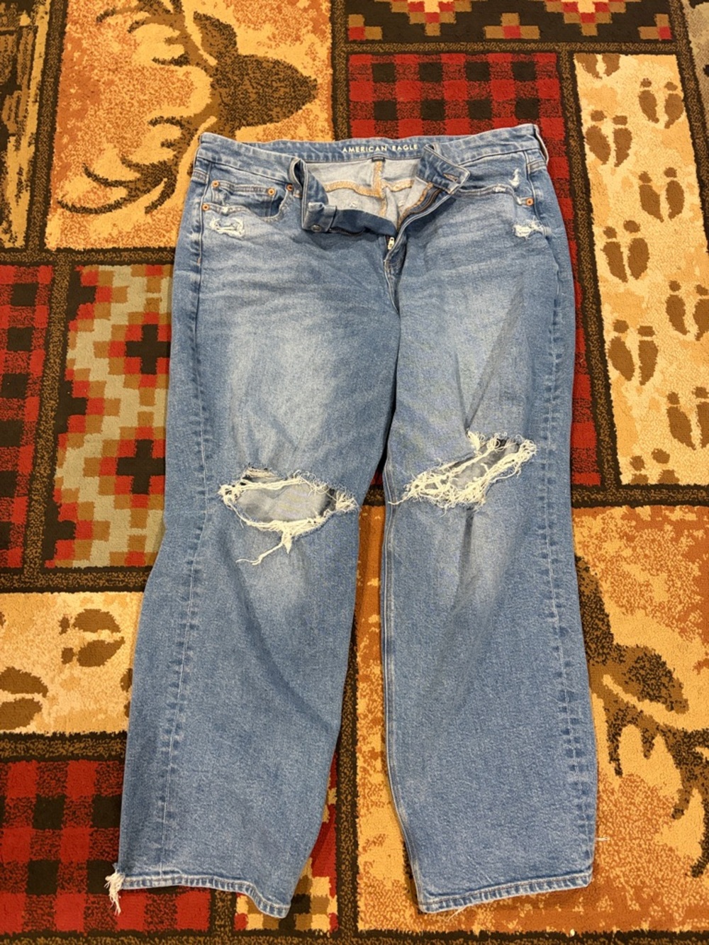 Women’s American Eagle distressed jeans